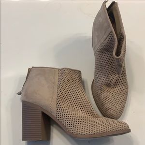 City Classified Tan Women's Zip On Ankle Booties